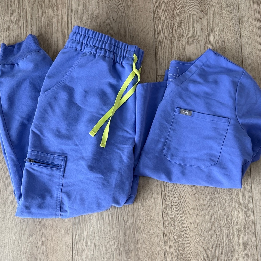 Figs Blueberry set. Uman high waisted scrub pants, Catarina top. Medium petite
